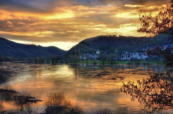 Ferienhaus Moselkern - Bis 8 Personen - Tiere Erl. - Blick Auf Die Mosel Villa ภายนอก รูปภาพ